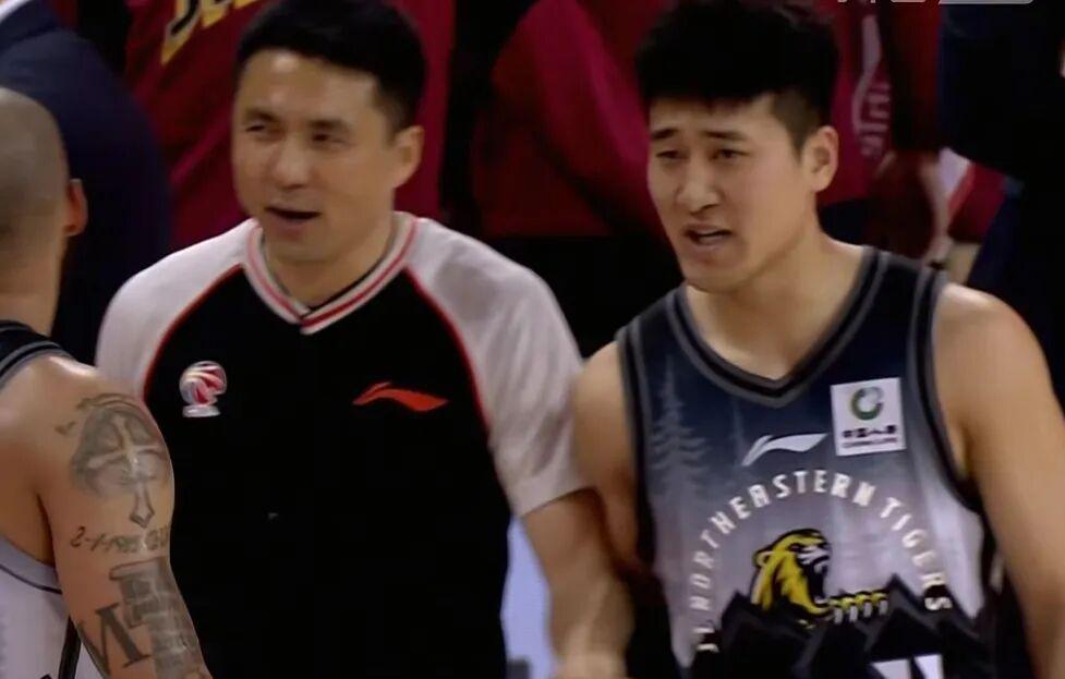 职业联赛困境观察:四川男篮连败背后的重建难题 体育新闻