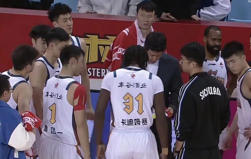 职业联赛困境观察:四川男篮连败背后的重建难题 体育新闻