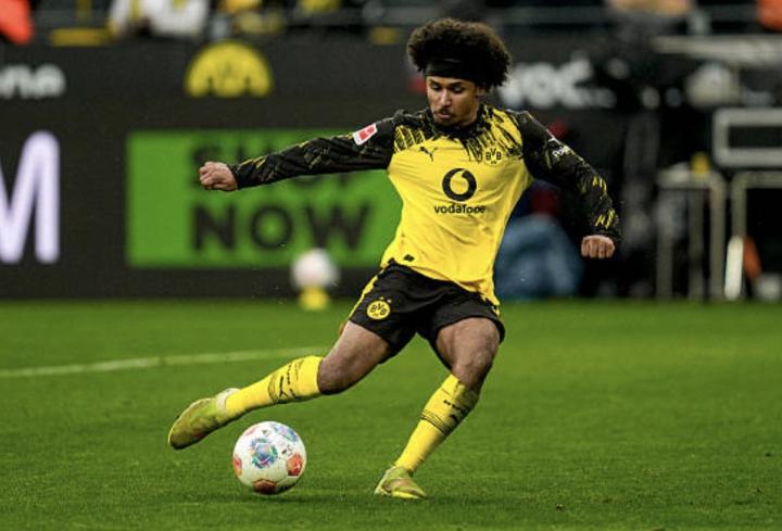  阿德耶米续约谈判陷入僵局；多特蒙德坚持底线，不愿无条件让步。 体育新闻