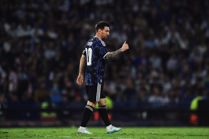  万次触球背后的逻辑悖论：二十二年国家队生涯的极限与代价 体育新闻